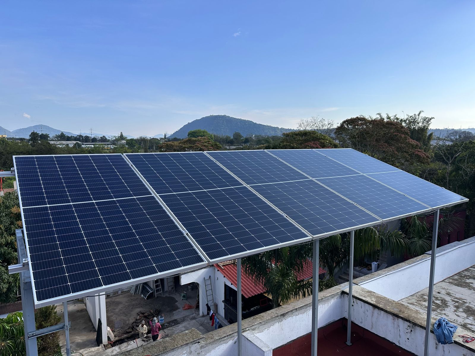 Sistema residencial instalado por Sileo Energy